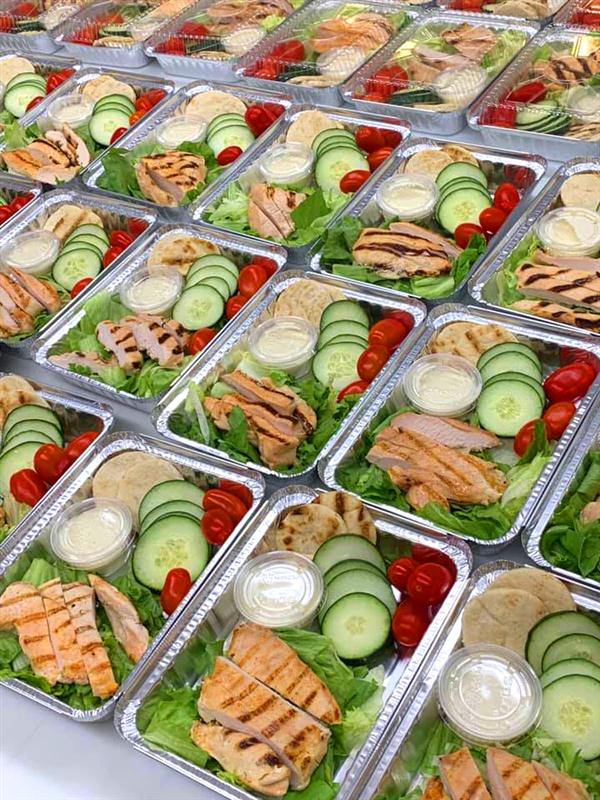 Fix the growling tummies of lunchtime meetings with boxed lunches Boxed lunch catering in Milwaukee